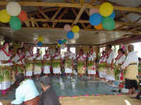 Eén van de optredens van het Peace Corps tijdens een soort 'Tongan Feast'