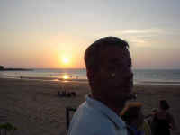 JG met de ondergaande zon op Mindil Beach