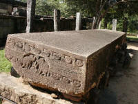 The stone book. Ergens in een voetnootje staat dat de steen van 100 mk ver komt, en is gedragen door mannen.