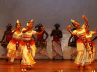 Sri Lankese dansen in de tweede stad van Sri Lanka