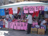 Palermo is gepromoveerd naar de Serie A, de hele stad hangt vol met roze-zwarte vlaggetjes